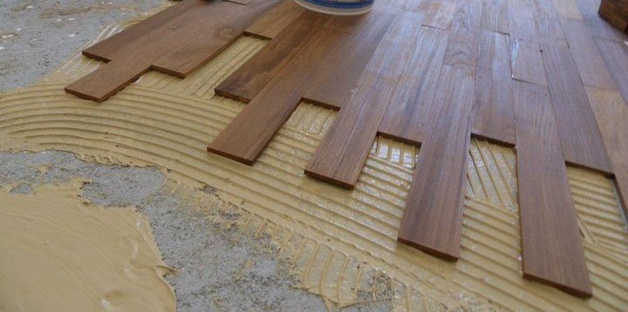 Укладка напольного покрытия из массива дерева